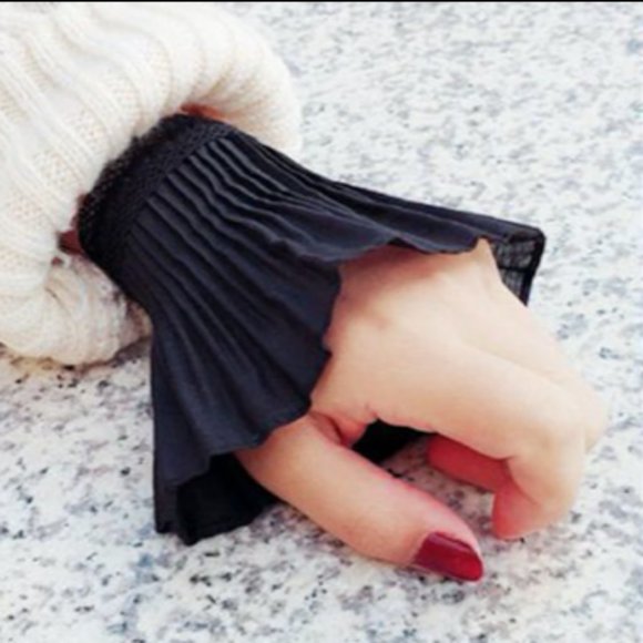 LUXE Pleated Cuff Extensions - Black Chiffon - Picture 1 of 3